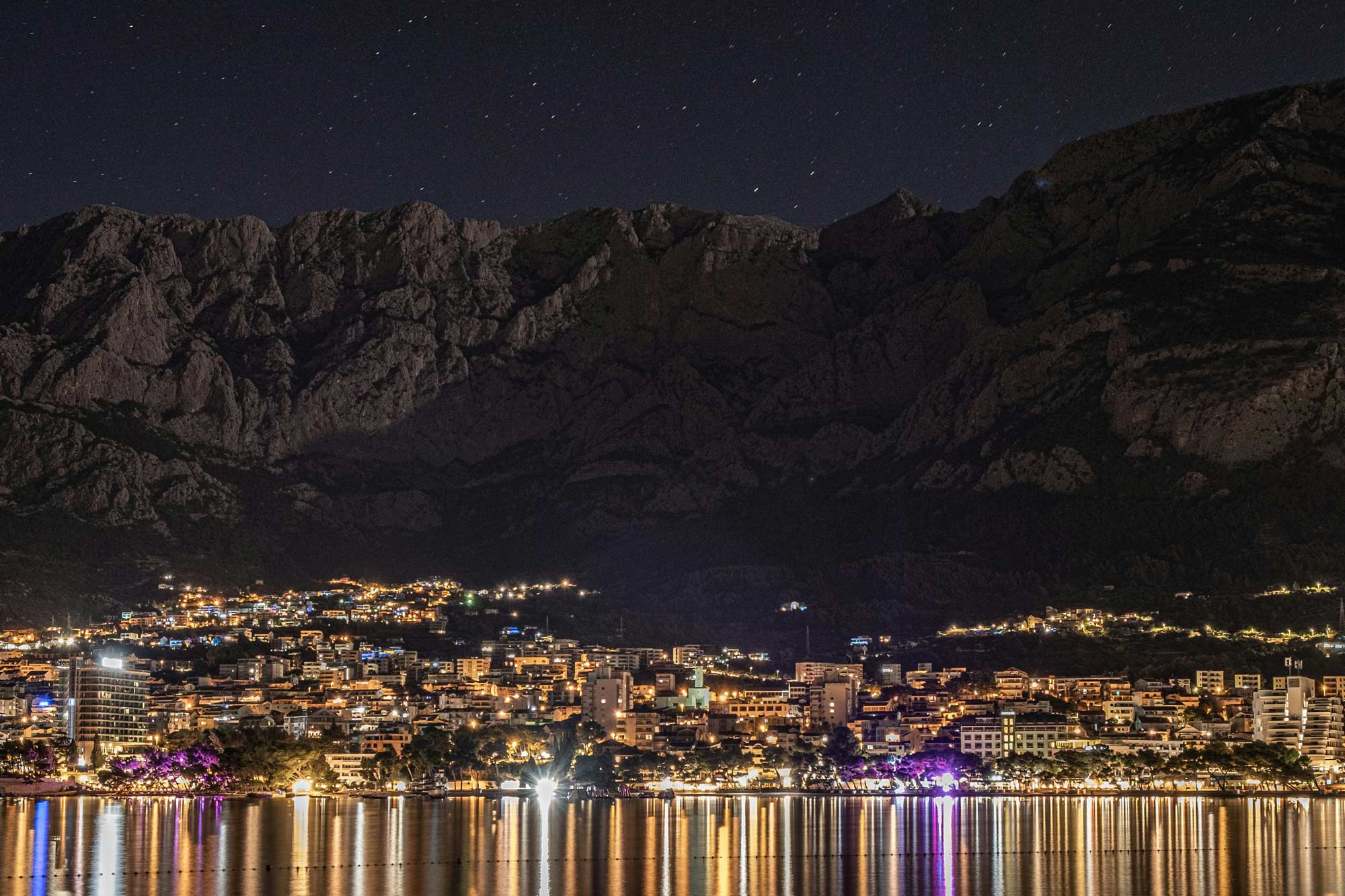 Makarska u noći